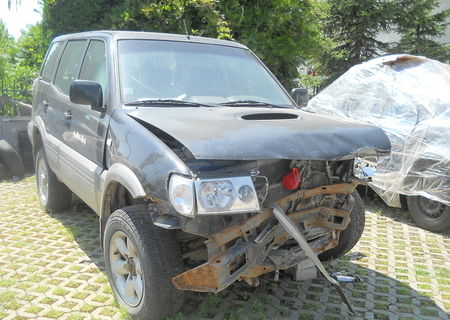 Autoturism avariat Nissan Terano 2,an 2001