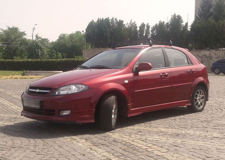 Chevrolet Lacetti, in 5 usi, motor 1, 6.