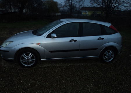 Dezmembrez Ford Focus HB 