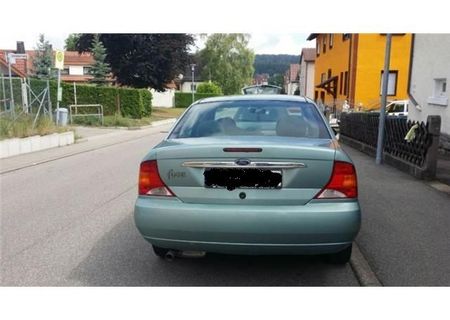 ford focus ghia 1.8