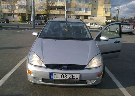 Ford Focus Ghia 2001