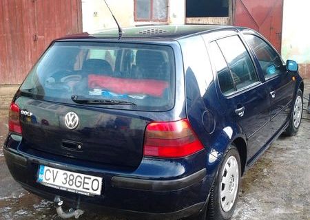 Golf 4 .1.4.16v. 2550€ neg