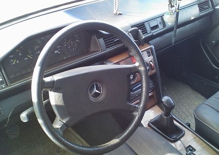 Mercedes 250 D, caroserie 124- pentru programul Rabla sau pentru dezmembrari