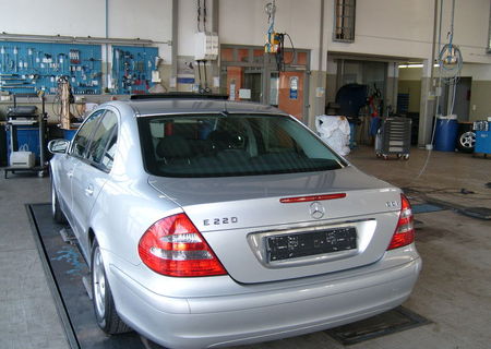 Mercedes E 220