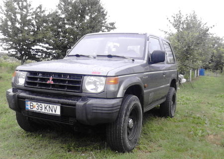 Mitsubishi Pajero anul 2000