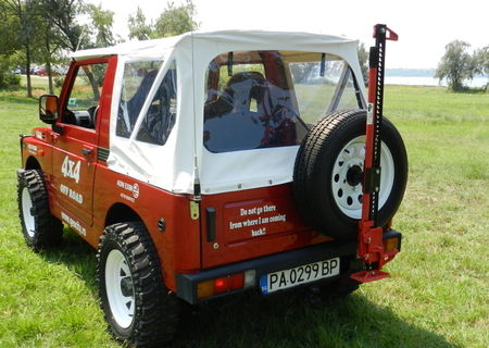 off-road Suzuki Samurai Pepper