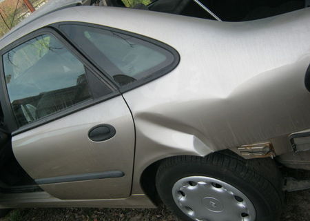 renault laguna avariat