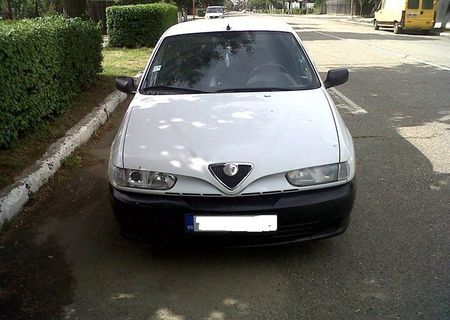 Vand Alfa Romeo 146, 1.4 benzina, anul fabricatiei 1996