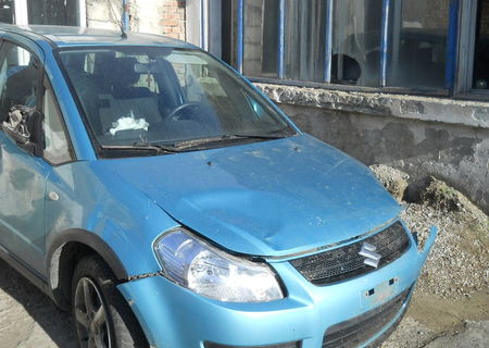 Vand autoturism Suzuky SX4 avariat.