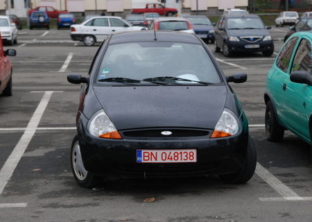 vand ford ka anul 2001 negru 