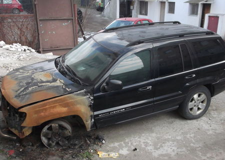 vand jeep grand cheroche cu totul doar pentru dezmembrat