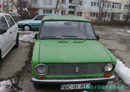 Vand Lada 1200 in stare de functionare...