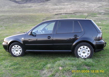 Vand masina W.W Golf4, fabricate din 1999, 1.9 TDI,  stare foarte bun, primul numere rosu, Pret: 2450 euro.