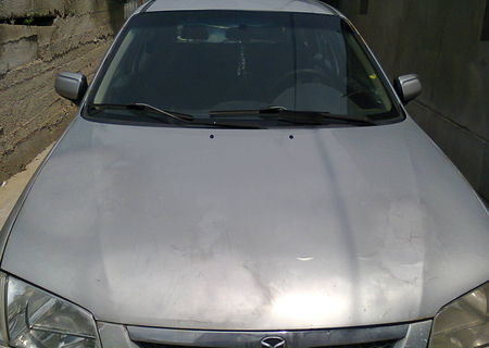 vand mazda 323f, anul 2001