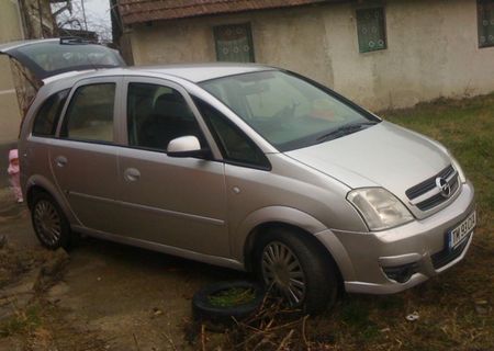 Vand Meriva 2003 la 3000 euro