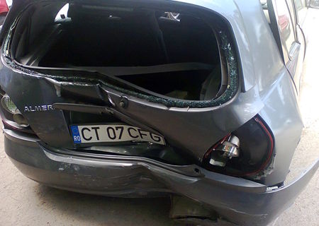 vand nissan almera avariat spate