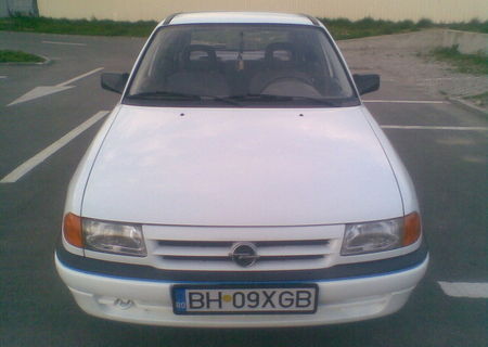 Vand Opel Astra 1,4 benzina din 1993