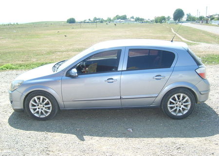 Vand Opel Astra 2005 benzina, 105cp
