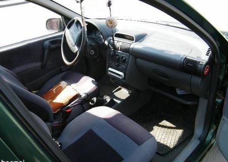 Vand Opel Corsa, motor 1,4, 5 usi - 1300 euro