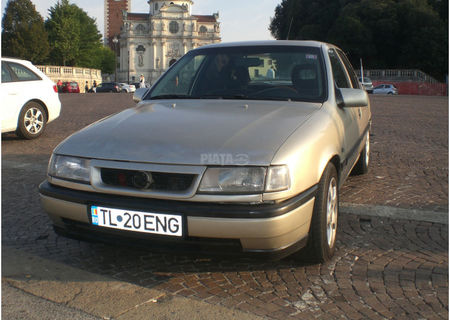 Vand Opel Vectra A din 1993 la 600 euro