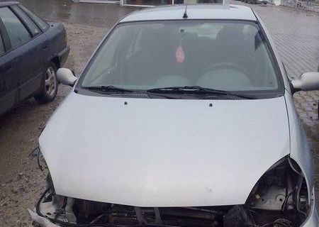 Vand Renault Clio avariat