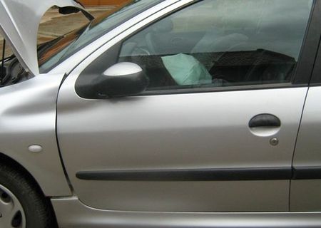 Vand sau dezmembrez peugeot 206 !