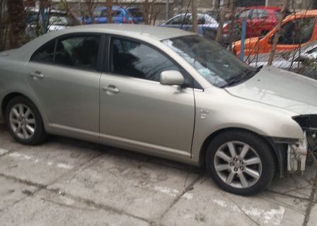 Vand Toyota Avensis 2.0 diesel (2004) avariat frontal