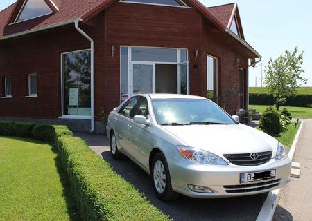 Vand Toyota Camry stare excelenta