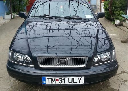 Vand Volvo negru S40