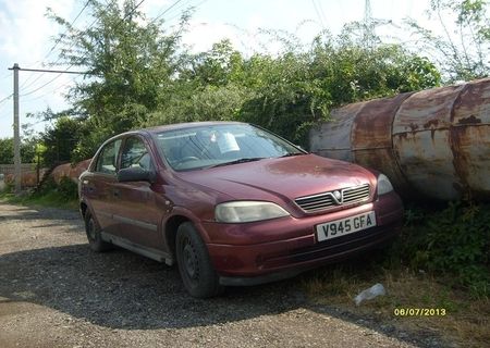 vind /dezmembrez opel astra G 