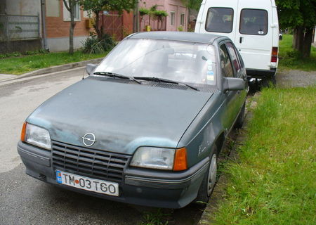 Vind Opel Kadett 1,3 sau dezmembrez,Prog. Rabla