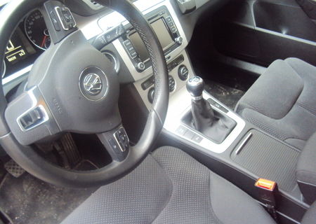 VOLKSWAGEN PASSAT 2010