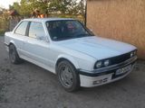 BMW E30 320i