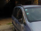 De vanzare Opel Zafira din 2001 pentru piese de schimb avariat