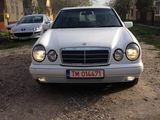 MERCEDES E 220, photo 1