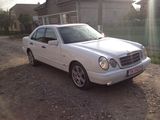 MERCEDES E 220, photo 2