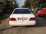 MERCEDES E 220, photo 4