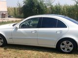 Merecedes Benz W211 E 400 CDI, fotografie 3