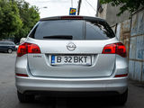 Opel Astra J Sport Tourer 2011, fotografie 3