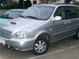 Vand Kia Carnival foarte convenabil