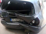 vand nissan almera avariat spate